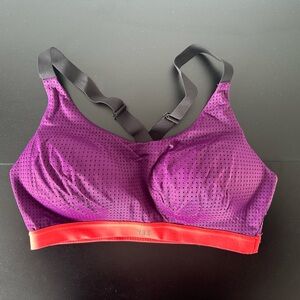 Victoria’s Secret sports bra 36C